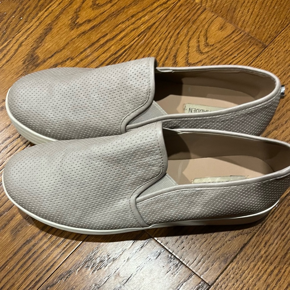 Steve Madden Grey slip on size 9